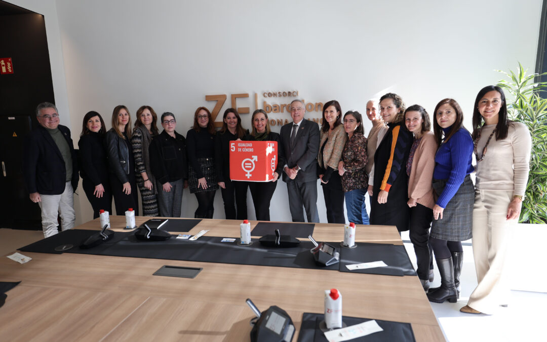 La consejera de Igualdad y Feminismo de la Generalitat de Cataluña se reúne con el Consell de la Dona de la Zona Franca