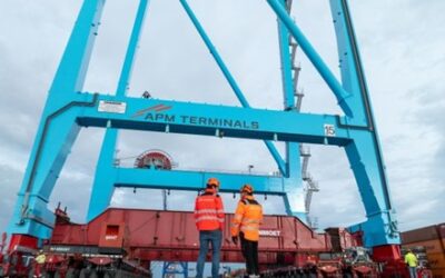 APM Terminals Valencia completa con éxito el traslado de sus dos nuevas grúas STS Triple-E al muelle de Levante.